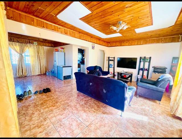 3 BEDROOM HOUSE FOR SALE IN UMLAZI BB